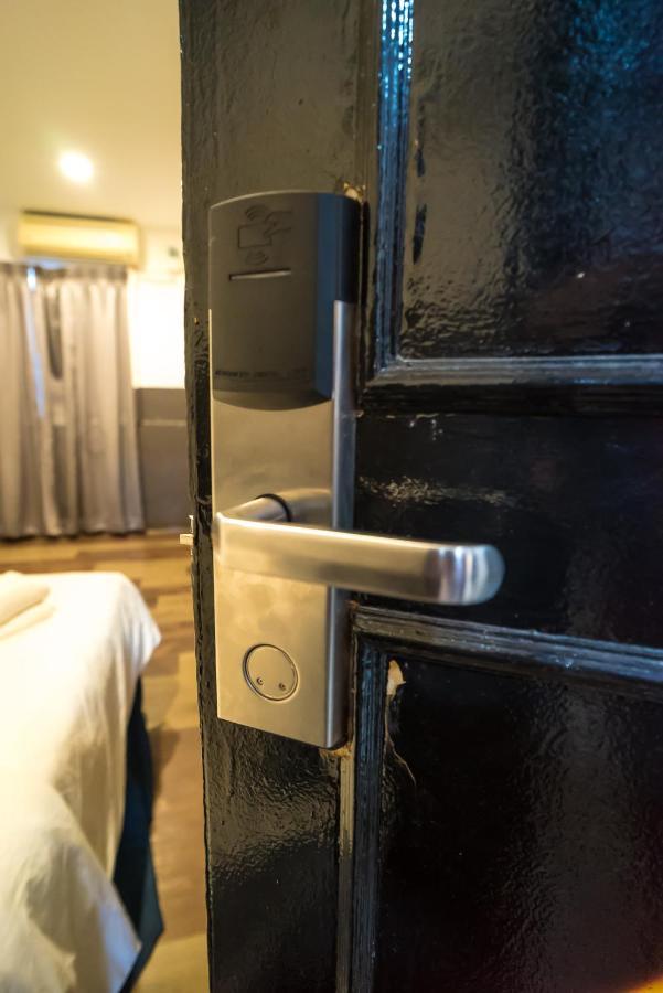 V Hotel Johor Bahru Extérieur photo