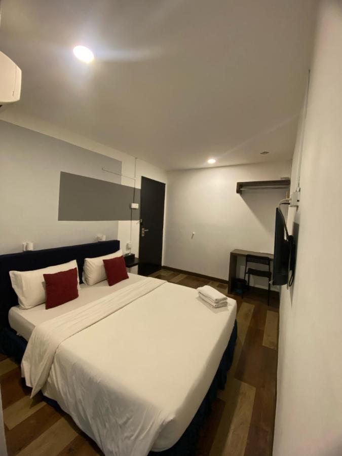 V Hotel Johor Bahru Extérieur photo