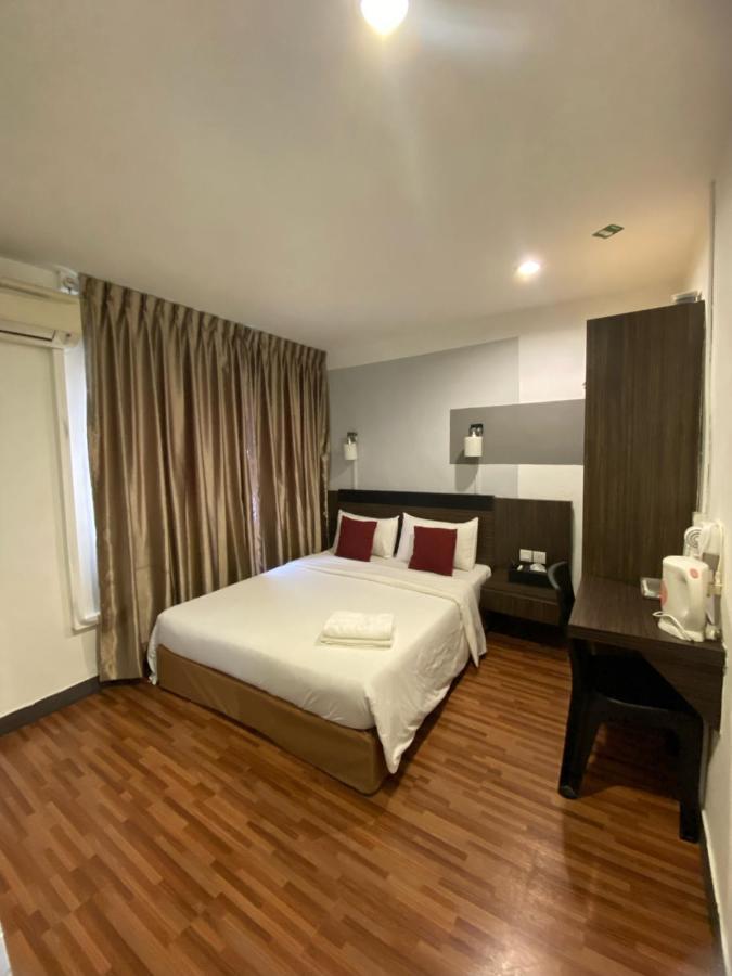 V Hotel Johor Bahru Extérieur photo