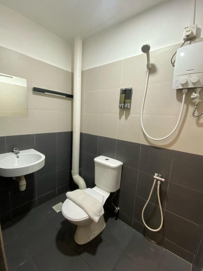 V Hotel Johor Bahru Extérieur photo