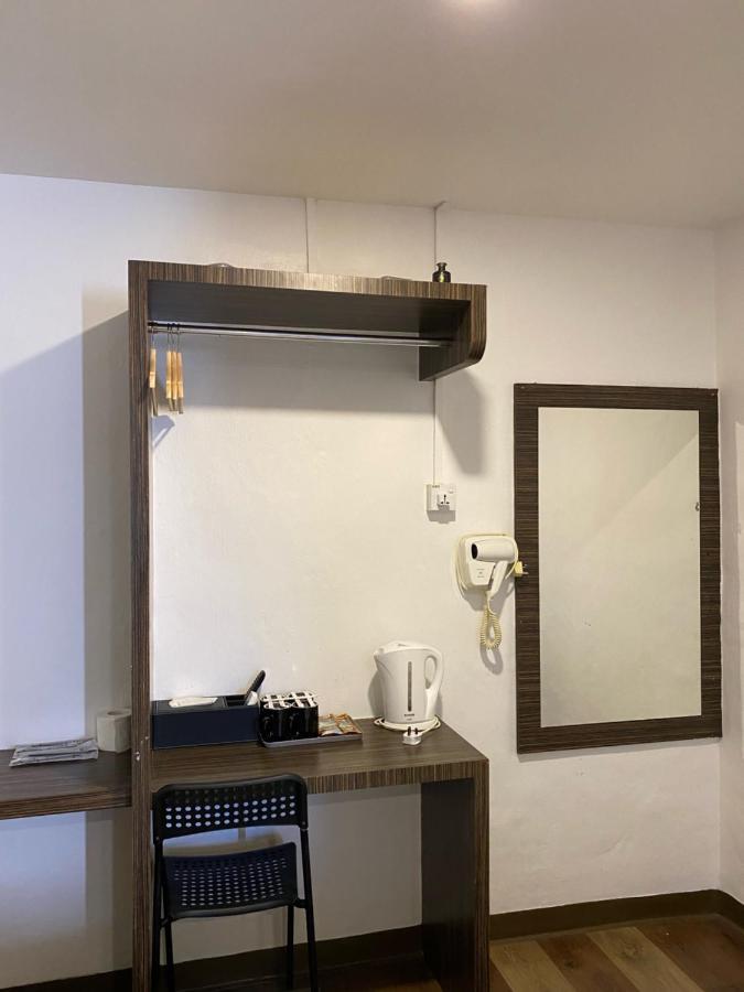 V Hotel Johor Bahru Extérieur photo