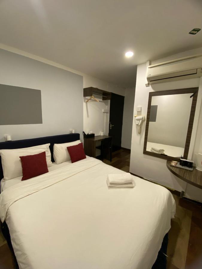 V Hotel Johor Bahru Extérieur photo
