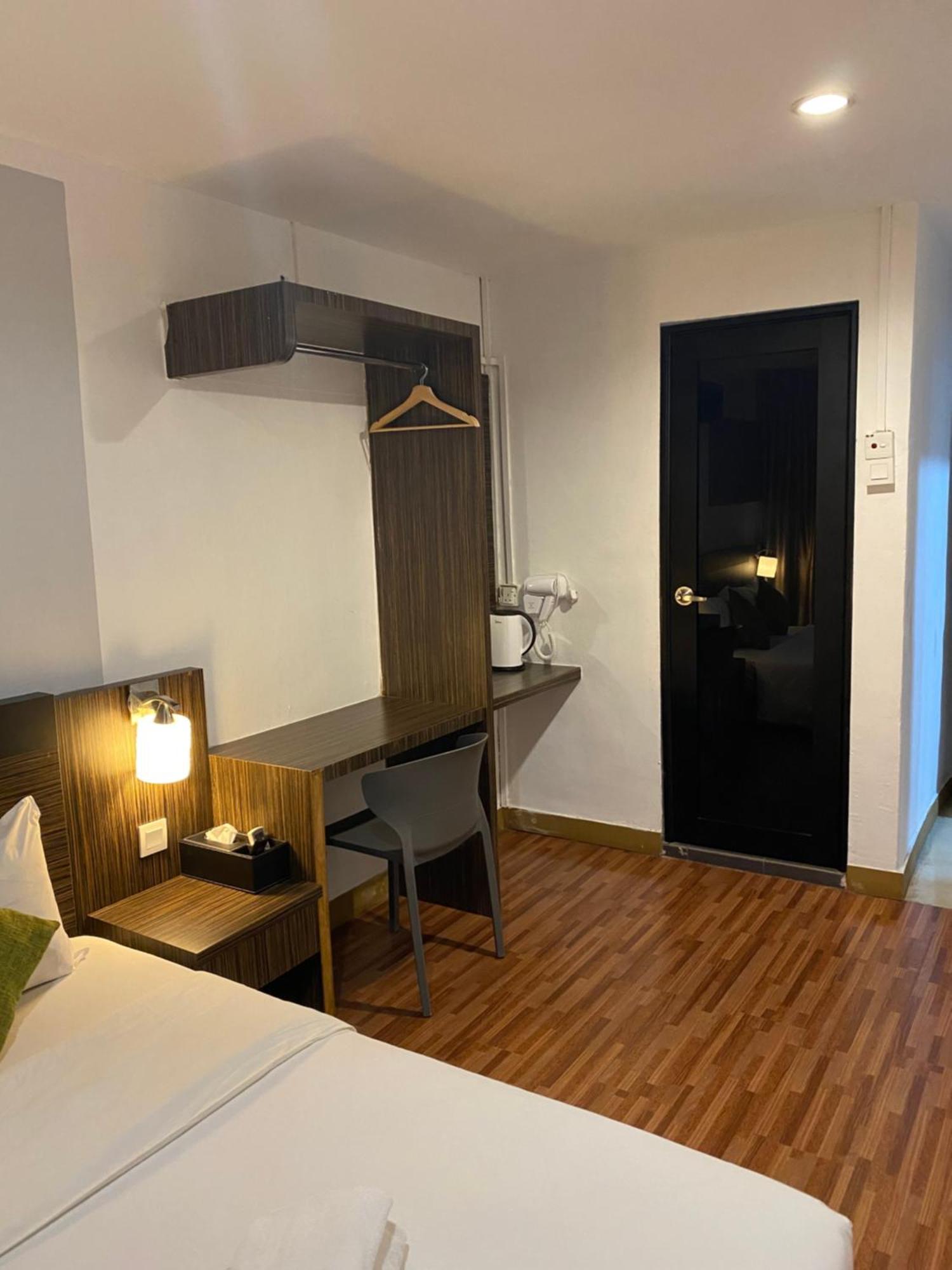 V Hotel Johor Bahru Extérieur photo