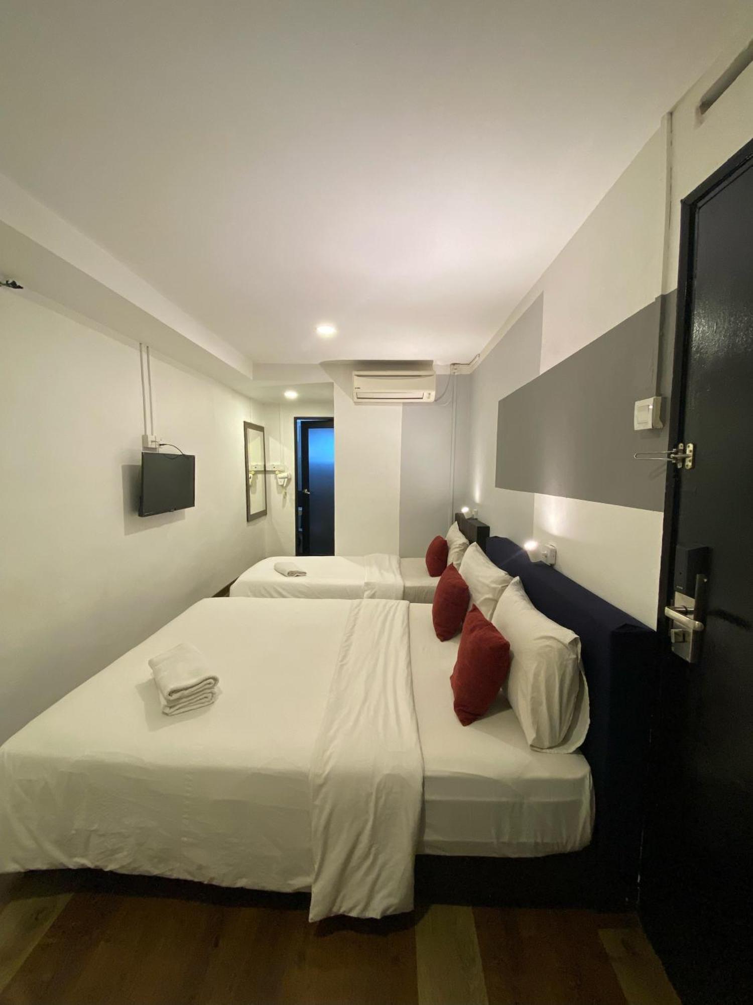 V Hotel Johor Bahru Extérieur photo