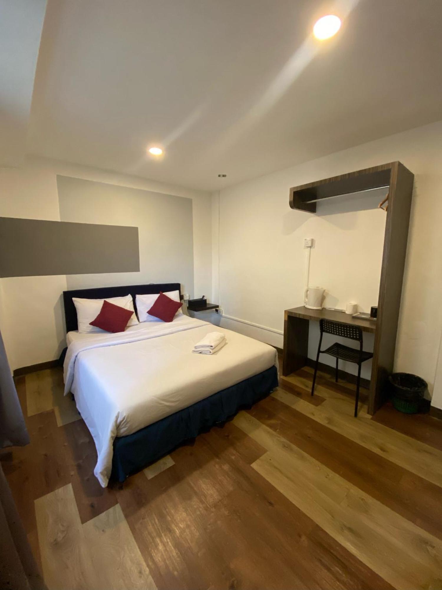 V Hotel Johor Bahru Extérieur photo