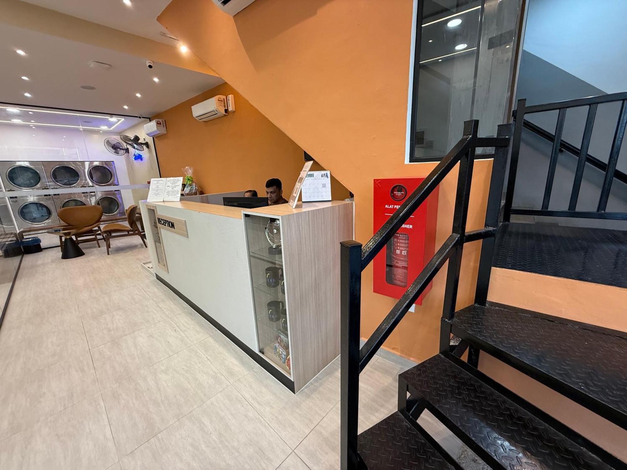 V Hotel Johor Bahru Extérieur photo